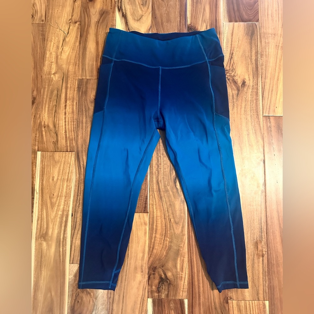 VICTORIA'S SECRET
Essential High-Rise Pocket Leggings Teal Ombré Size Large